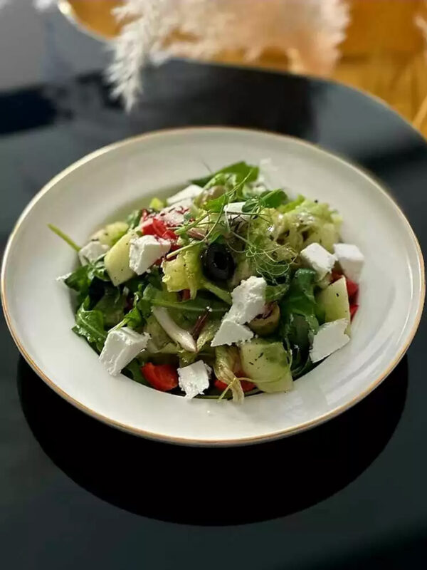 ATHENIAN LEGEND: GREEK SALAD WITH OLIVES