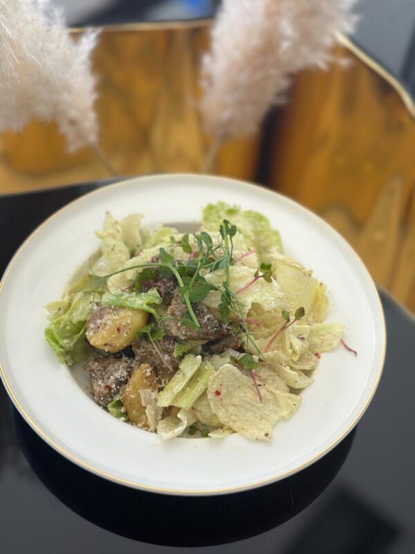 DELICATE FLAVOR: WARM VEAL FILLET SALAD