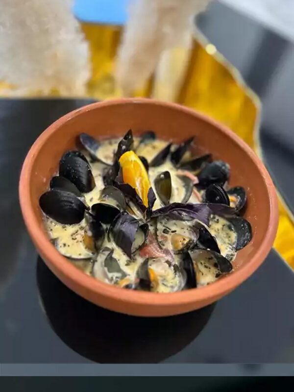 MAGIC OF WHITE CHEESE: MUSSELS WITH BLUE CHEESE